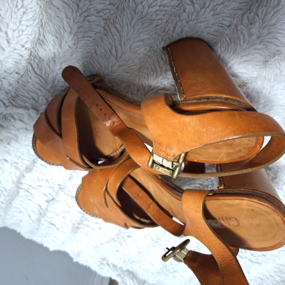 Sandals ,exclusive, excellent 👌 modern (used)